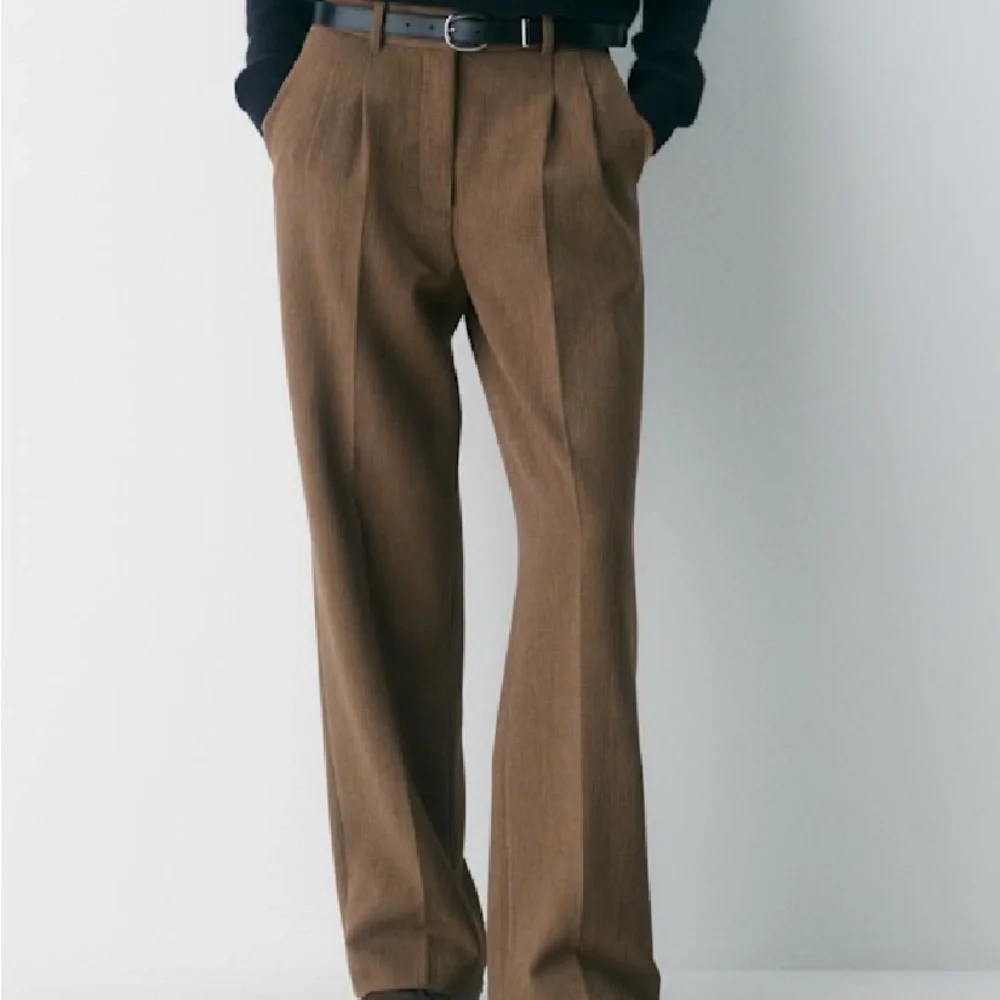Aritzia Low-Rise the Effortless Pant (Re)ssential - Picture 8 of 11